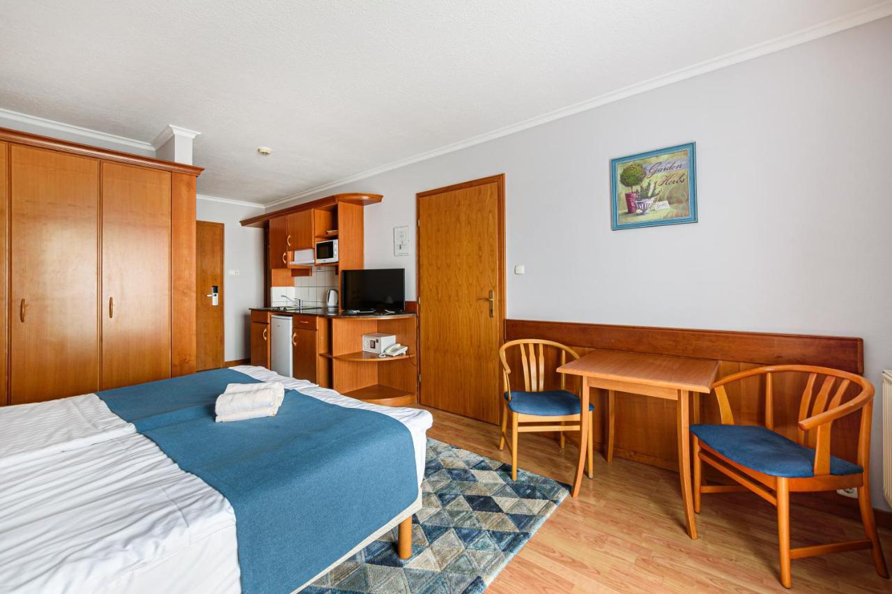 Holiday Club Apartman Hotel ヘーヴィーズ エクステリア 写真