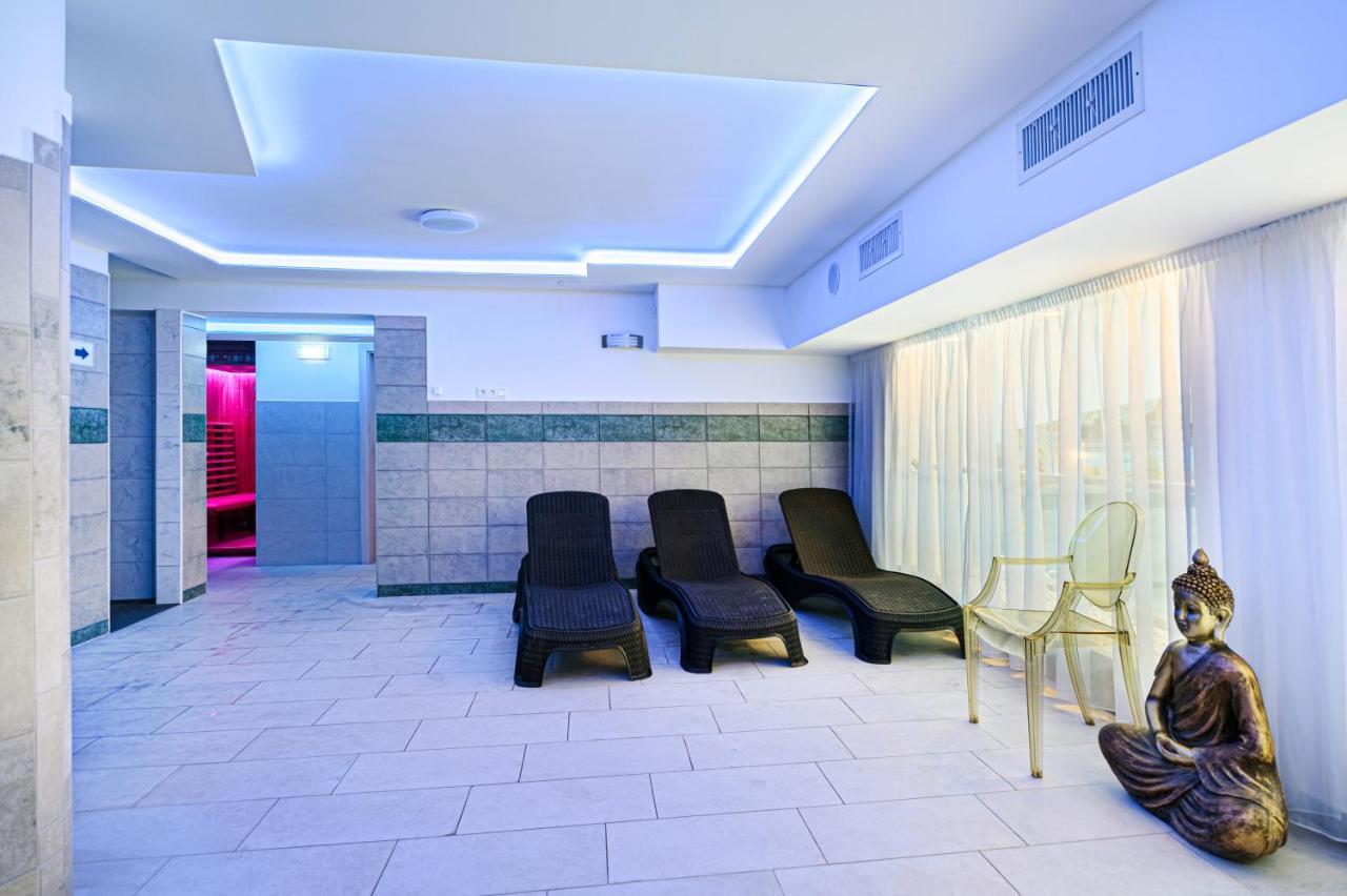 Holiday Club Apartman Hotel ヘーヴィーズ エクステリア 写真