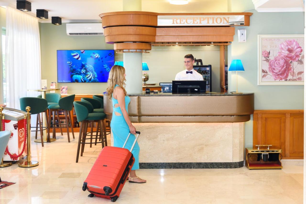 Holiday Club Apartman Hotel ヘーヴィーズ エクステリア 写真