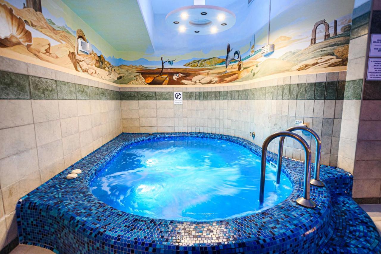 Holiday Club Apartman Hotel ヘーヴィーズ エクステリア 写真