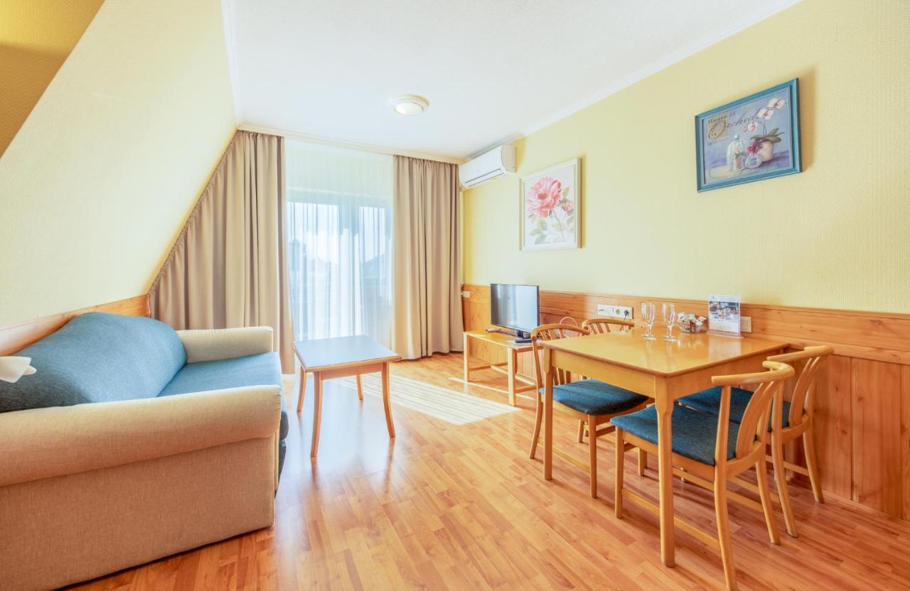 Holiday Club Apartman Hotel ヘーヴィーズ エクステリア 写真