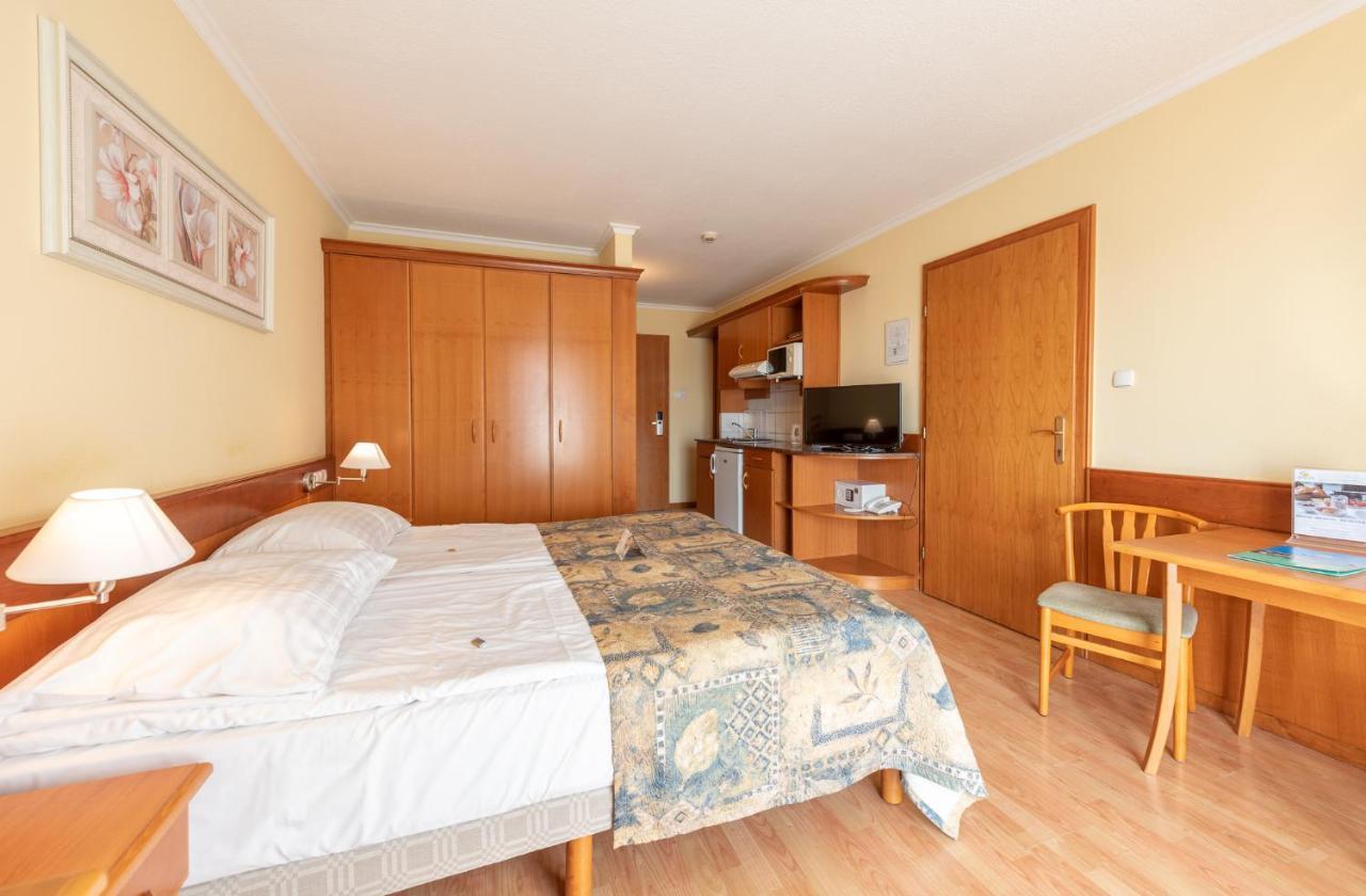 Holiday Club Apartman Hotel ヘーヴィーズ エクステリア 写真