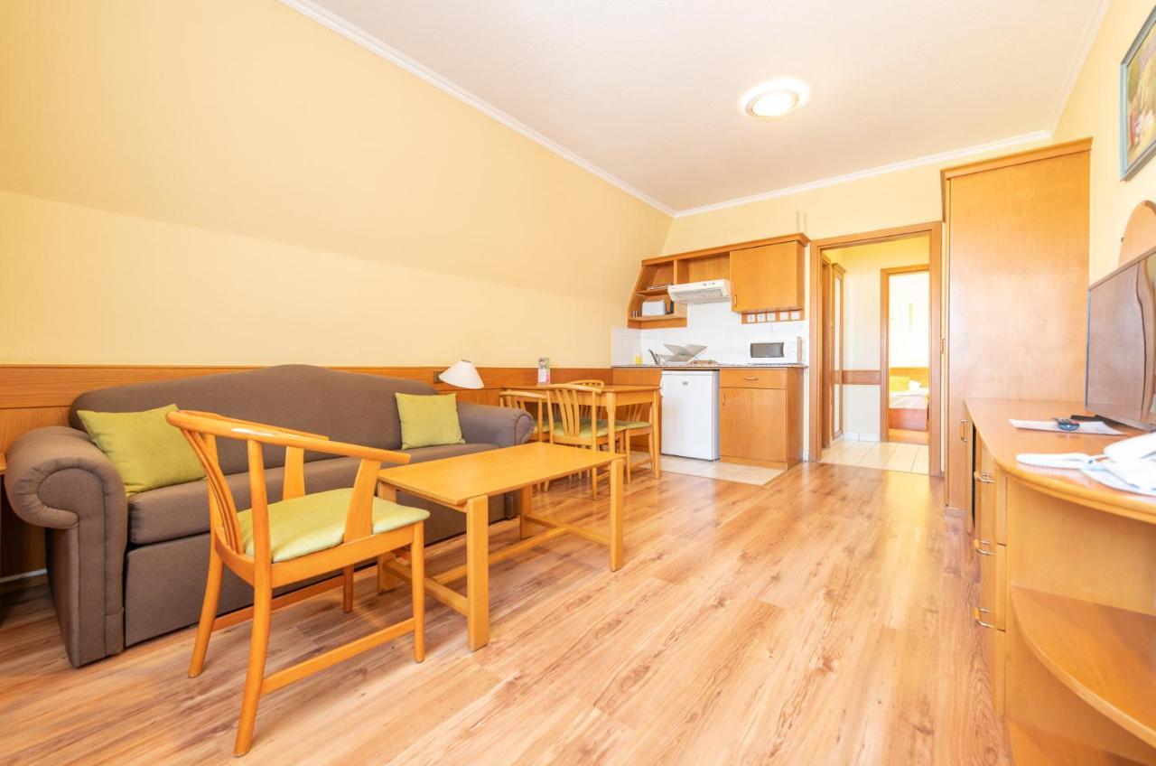 Holiday Club Apartman Hotel ヘーヴィーズ エクステリア 写真